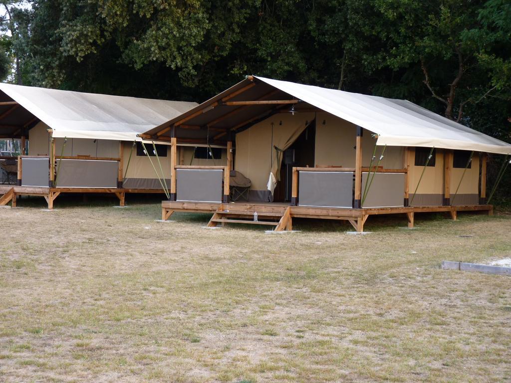 Camping Les Chenes Verts Meschers-sur-Gironde Exterior photo